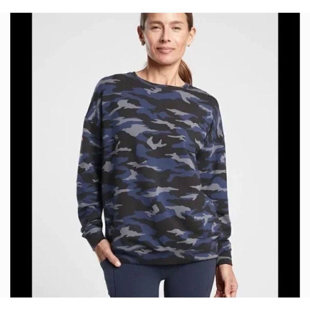 Athleta Studio to Street Blue & Black Camo Crewneck Sweatshirt Size Large